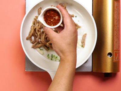 香辣肉絲的做法-麻辣味炒菜譜