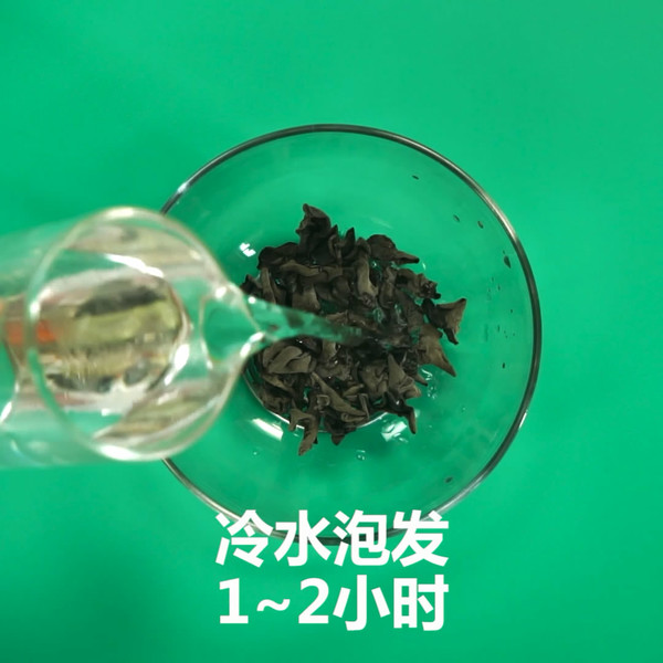 涼拌木耳的做法-咸鮮味拌菜譜-易網(wǎng)<a href=http://m.logojc.com/ target=_blank class=infotextkey>健康養(yǎng)生</a>網(wǎng) 涼拌木耳的做法-咸鮮味拌菜譜