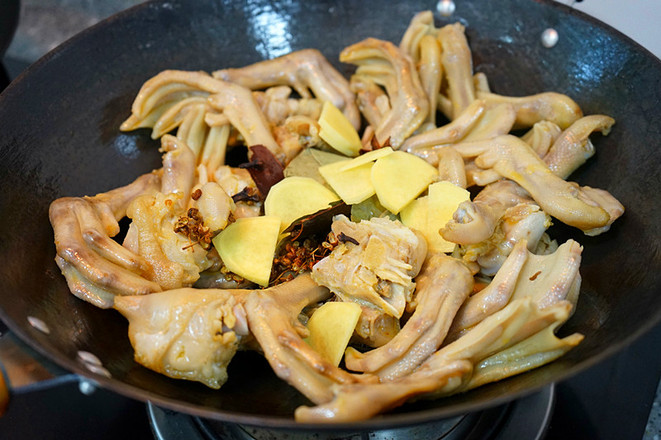 香辣鹵鴨掌的做法-家常味煮菜譜-易網健康養生網 香辣鹵鴨掌的做法-家常味煮菜譜