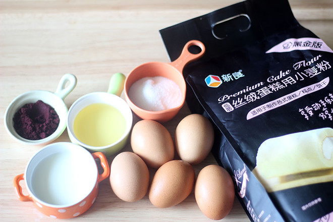 黑穗醋栗仙女蛋糕卷的做法-酸甜味烘焙菜譜-易網(wǎng)<a href=http://m.logojc.com/ target=_blank class=infotextkey>健康養(yǎng)生</a>網(wǎng) 黑穗醋栗仙女蛋糕卷的做法-酸甜味烘焙菜譜