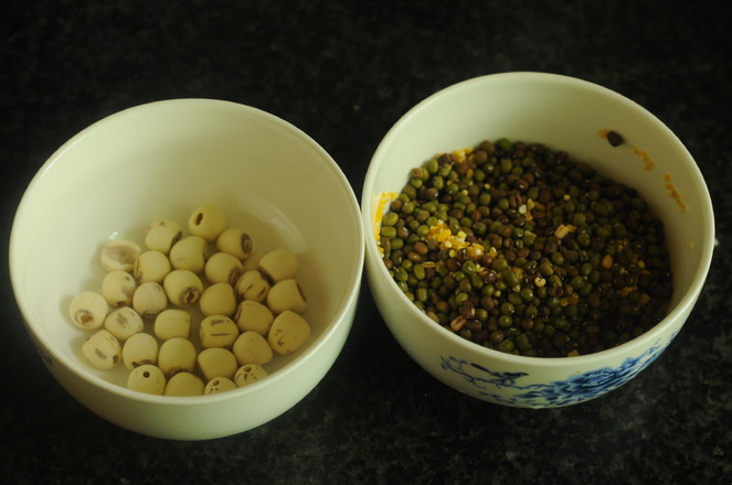 蓮子綠豆羹的做法-家常味煮菜譜-易網(wǎng)<a href=http://m.logojc.com/ target=_blank class=infotextkey>健康養(yǎng)生</a>網(wǎng) 蓮子綠豆羹的做法-家常味煮菜譜