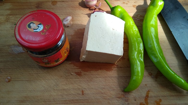 香辣醬尖椒炒豆腐的做法-香辣味炒菜譜-易網<a href=http://m.logojc.com/ target=_blank class=infotextkey>健康養生</a>網 香辣醬尖椒炒豆腐的做法-香辣味炒菜譜