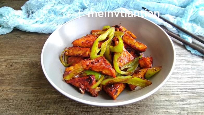 香辣醬尖椒炒豆腐的做法-香辣味炒菜譜-易網健康養生網 香辣醬尖椒炒豆腐的做法-香辣味炒菜譜