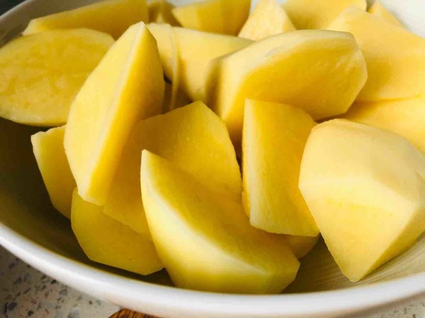 有油水的地三鮮的做法-家常味炒菜譜-易網健康養生網 有油水的地三鮮的做法-家常味炒菜譜