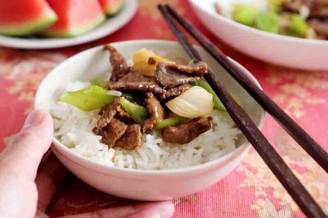 蔥爆牛肉的做法-咸鮮味炒菜譜-易網健康養生網 蔥爆牛肉的做法-咸鮮味炒菜譜