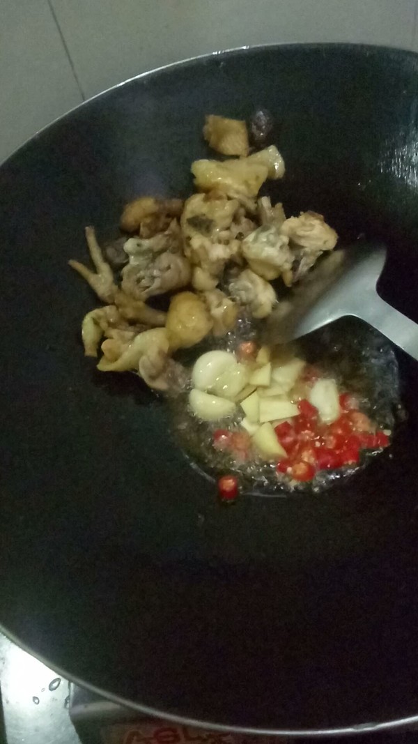 青椒小炒雞塊的做法-家常味炒菜譜-易網健康養生網 青椒小炒雞塊的做法-家常味炒菜譜