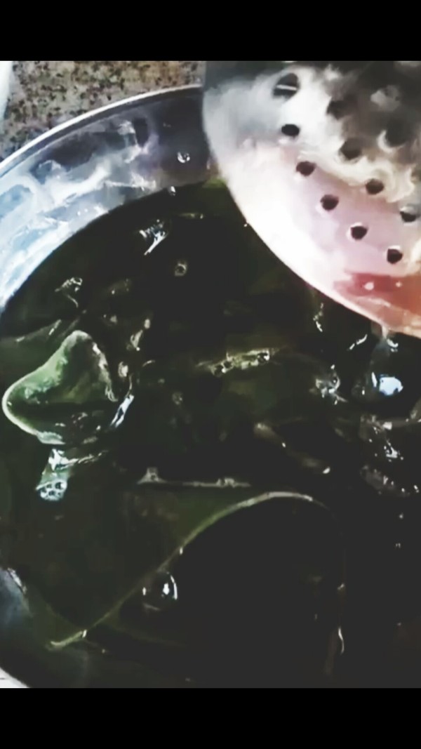 爽口涼拌裙帶菜的做法-家常味拌菜譜-易網(wǎng)健康養(yǎng)生網(wǎng) 爽口涼拌裙帶菜的做法-家常味拌菜譜