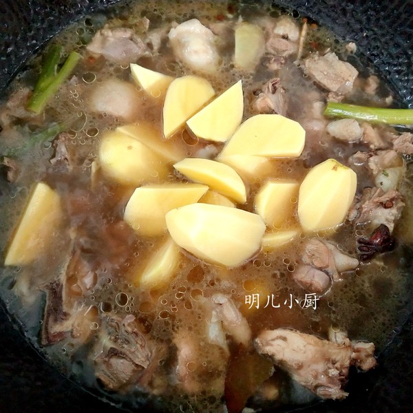 燉炒大公雞的做法-家常味燉菜譜-易網健康養生網 燉炒大公雞的做法-家常味燉菜譜