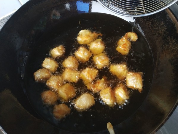 糖醋三文魚丁的做法-酸甜味炒菜譜-易網健康養生網 糖醋三文魚丁的做法-酸甜味炒菜譜