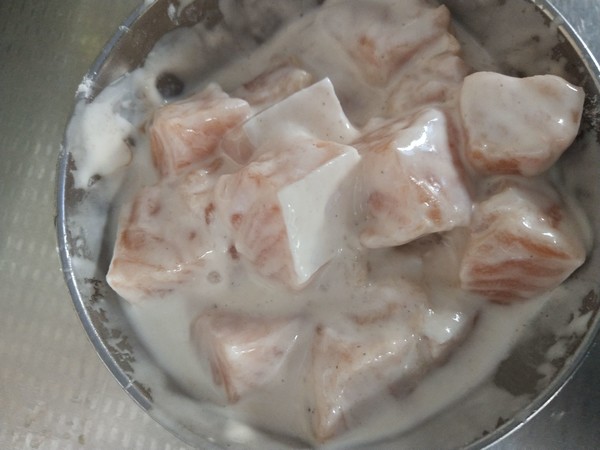 糖醋三文魚丁的做法-酸甜味炒菜譜-易網健康養生網 糖醋三文魚丁的做法-酸甜味炒菜譜