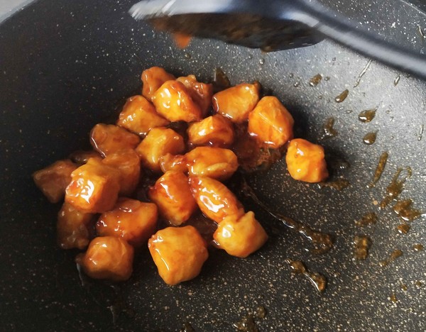 糖醋三文魚丁的做法-酸甜味炒菜譜-易網健康養生網 糖醋三文魚丁的做法-酸甜味炒菜譜