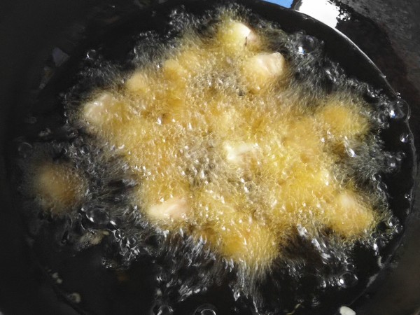 糖醋三文魚丁的做法-酸甜味炒菜譜-易網健康養生網 糖醋三文魚丁的做法-酸甜味炒菜譜