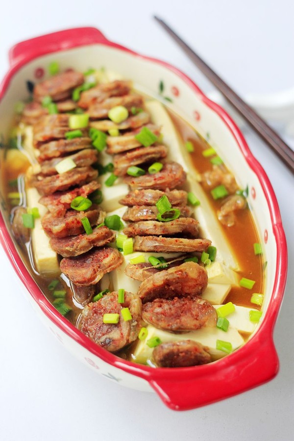 臘腸蒸豆腐的做法-咸鮮味蒸菜譜-易網健康養生網 臘腸蒸豆腐的做法-咸鮮味蒸菜譜