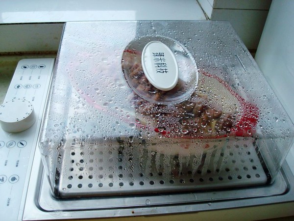 臘腸蒸豆腐的做法-咸鮮味蒸菜譜-易網健康養生網 臘腸蒸豆腐的做法-咸鮮味蒸菜譜