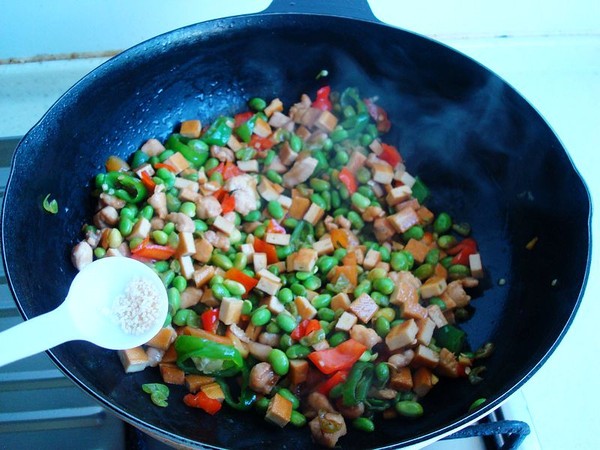 毛豆香干炒肉丁的做法-咸鮮味炒菜譜