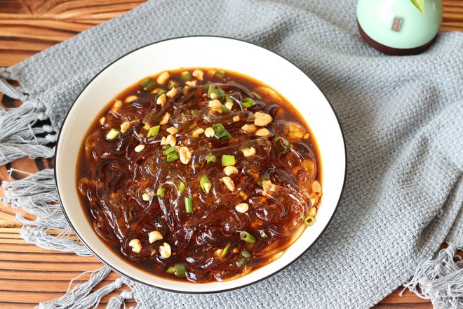 拌涼粉的做法-家常味拌菜譜-易網健康養生網 拌涼粉的做法-家常味拌菜譜