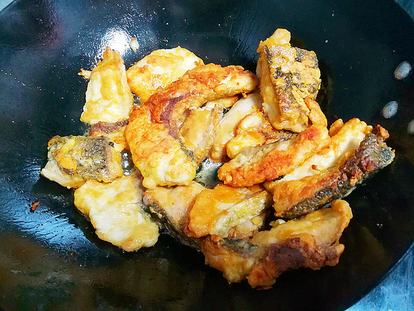 油煎魚片的做法-香辣味炸菜譜-易網健康養生網 油煎魚片的做法-香辣味炸菜譜