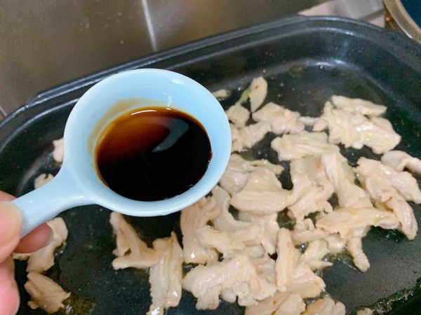 萵苣絲炒五花肉的做法-家常味炒菜譜-易網(wǎng)<a href=http://m.logojc.com/ target=_blank class=infotextkey>健康養(yǎng)生</a>網(wǎng) 萵苣絲炒五花肉的做法-家常味炒菜譜