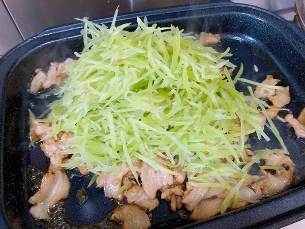 萵苣絲炒五花肉的做法-家常味炒菜譜-易網(wǎng)健康養(yǎng)生網(wǎng) 萵苣絲炒五花肉的做法-家常味炒菜譜