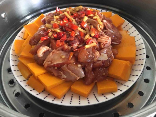 南瓜蒸雞腿的做法-香辣味蒸菜譜
