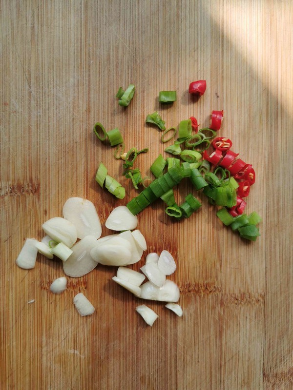 香菇燒豆腐的做法-家常味燒菜譜-易網(wǎng)健康養(yǎng)生網(wǎng) 香菇燒豆腐的做法-家常味燒菜譜