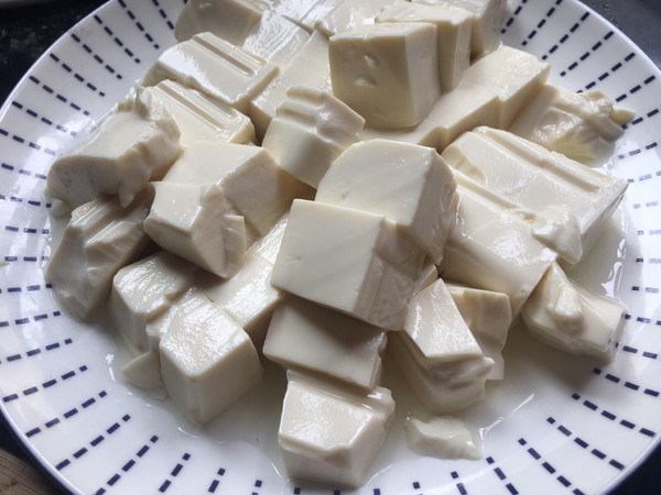 豆腐雞蛋羹的做法-家常味蒸菜譜-易網<a href=http://m.logojc.com/ target=_blank class=infotextkey>健康養生</a>網 豆腐雞蛋羹的做法-家常味蒸菜譜