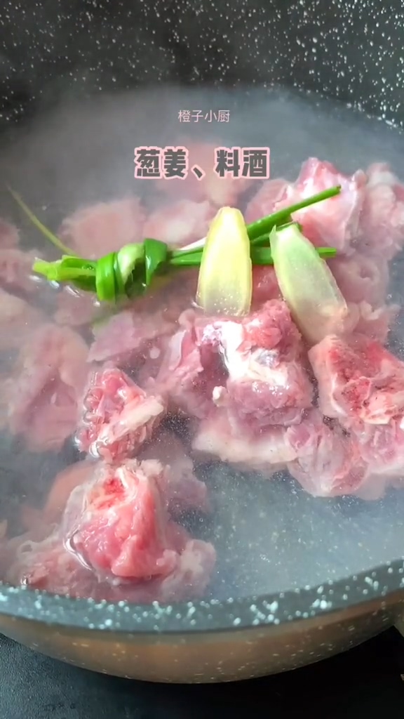 排骨燉土豆的做法-咸鮮味燉菜譜-易網<a href=http://m.logojc.com/ target=_blank class=infotextkey>健康養生</a>網 排骨燉土豆的做法-咸鮮味燉菜譜
