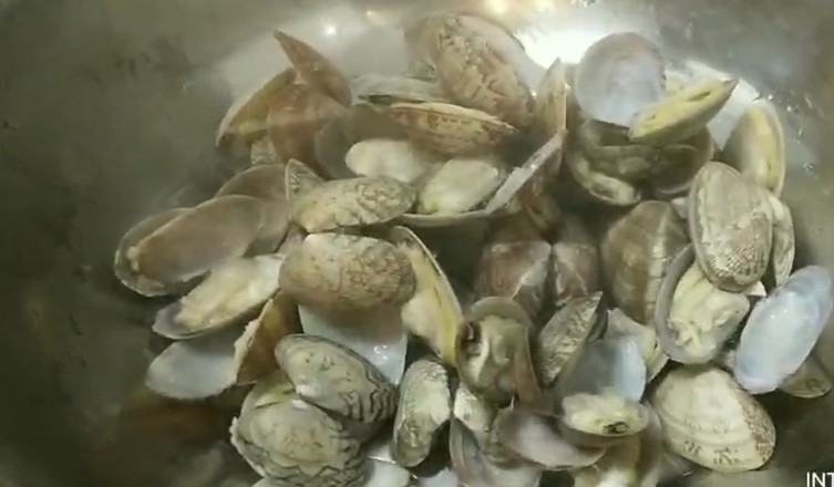 家常風(fēng)味花蛤的做法-家常味燒菜譜-易網(wǎng)健康養(yǎng)生網(wǎng) 家常風(fēng)味花蛤的做法-家常味燒菜譜