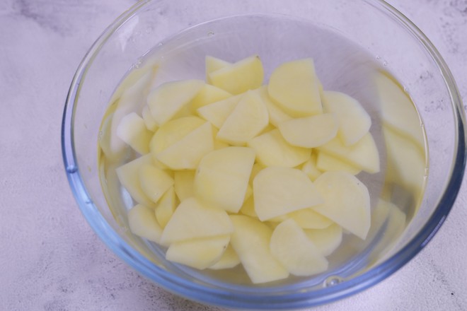 家常炒土豆片的做法-香辣味炒菜譜-易網(wǎng)健康養(yǎng)生網(wǎng) 家常炒土豆片的做法-香辣味炒菜譜