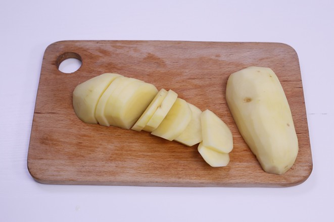 家常炒土豆片的做法-香辣味炒菜譜-易網(wǎng)<a href=http://m.logojc.com/ target=_blank class=infotextkey>健康養(yǎng)生</a>網(wǎng) 家常炒土豆片的做法-香辣味炒菜譜