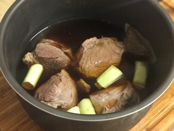 家庭版醬牛肉的做法-家常味燉菜譜-易網健康養(yǎng)生網 家庭版醬牛肉的做法-家常味燉菜譜