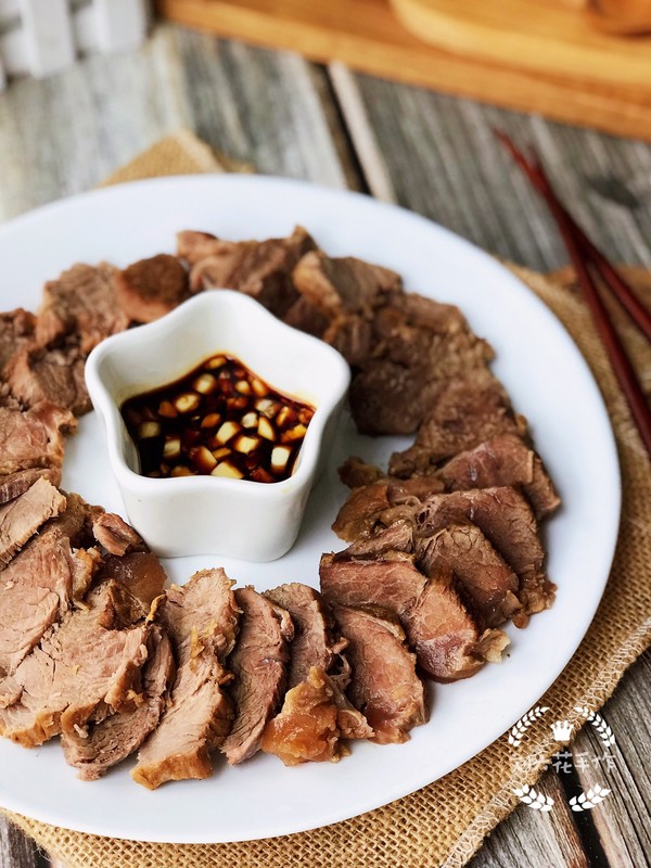 家庭版醬牛肉的做法-家常味燉菜譜-易網健康養(yǎng)生網 家庭版醬牛肉的做法-家常味燉菜譜