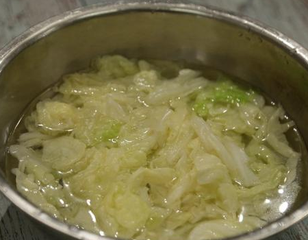 涼拌白菜的做法-家常味拌菜譜-易網(wǎng)健康養(yǎng)生網(wǎng) 涼拌白菜的做法-家常味拌菜譜