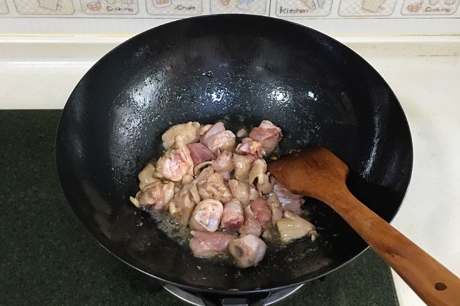 香菇燉雞的做法-家常味燉菜譜-易網健康養生網 香菇燉雞的做法-家常味燉菜譜