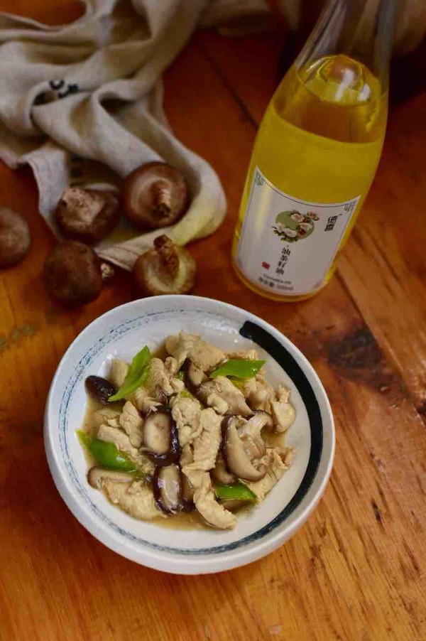 茶油籽油香菇雞片的做法-咸鮮味炒菜譜-易網健康養生網 茶油籽油香菇雞片的做法-咸鮮味炒菜譜