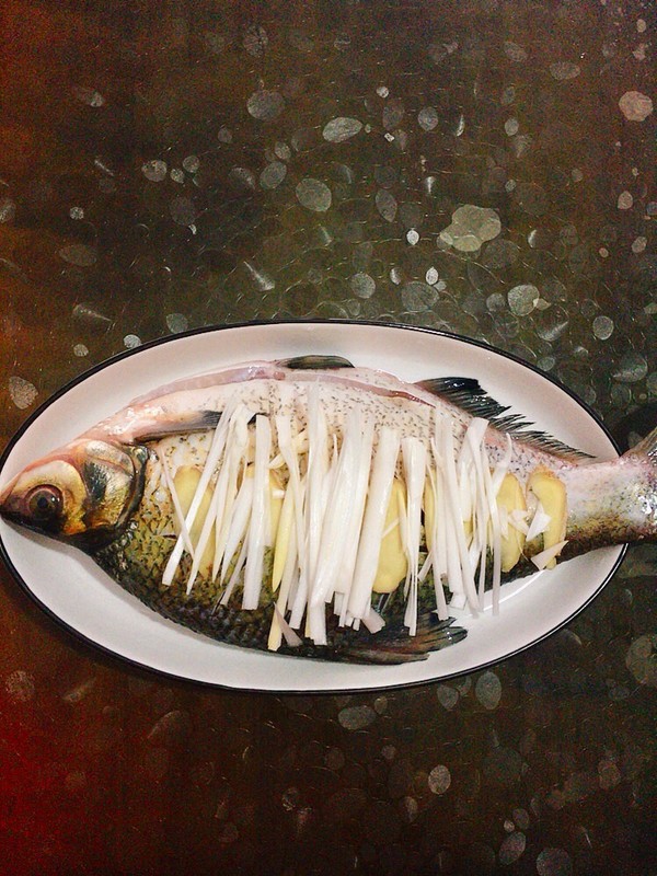 清蒸武昌魚的做法-咸鮮味蒸菜譜-易網健康養生網 清蒸武昌魚的做法-咸鮮味蒸菜譜