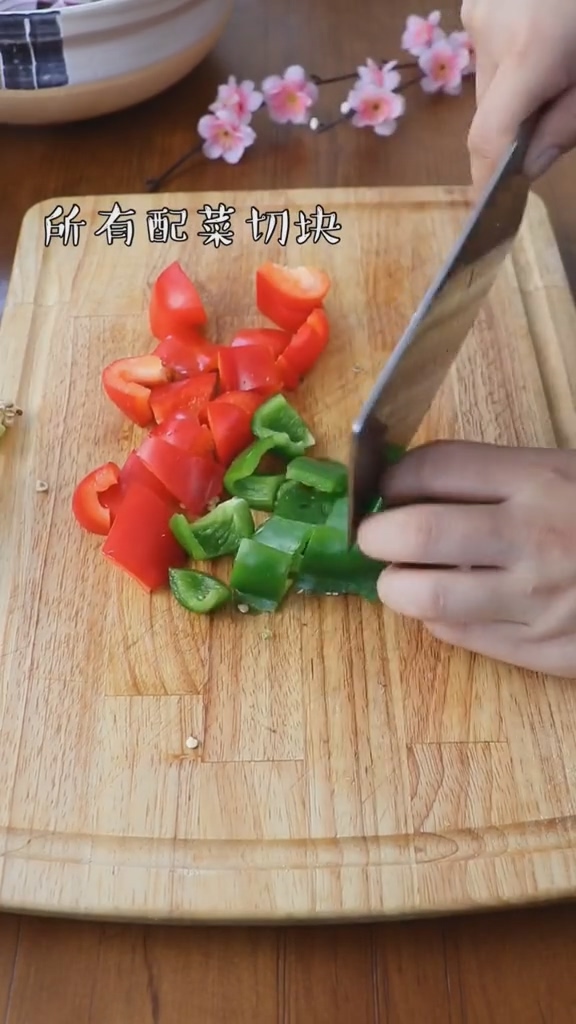 三汁燜鍋的做法-咸鮮味燉菜譜-易網健康養生網 三汁燜鍋的做法-咸鮮味燉菜譜