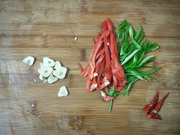 醋溜土豆絲的做法-家常味炒菜譜-易網健康養生網 醋溜土豆絲的做法-家常味炒菜譜