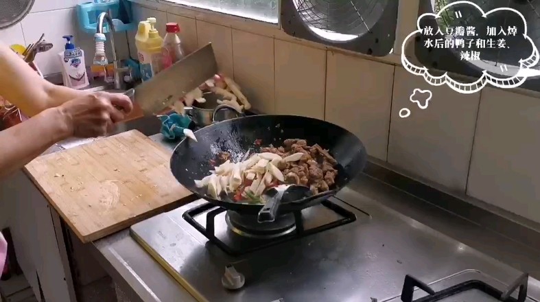 姜爆鴨的做法-咸鮮味爆菜譜-易網健康養生網 姜爆鴨的做法-咸鮮味爆菜譜