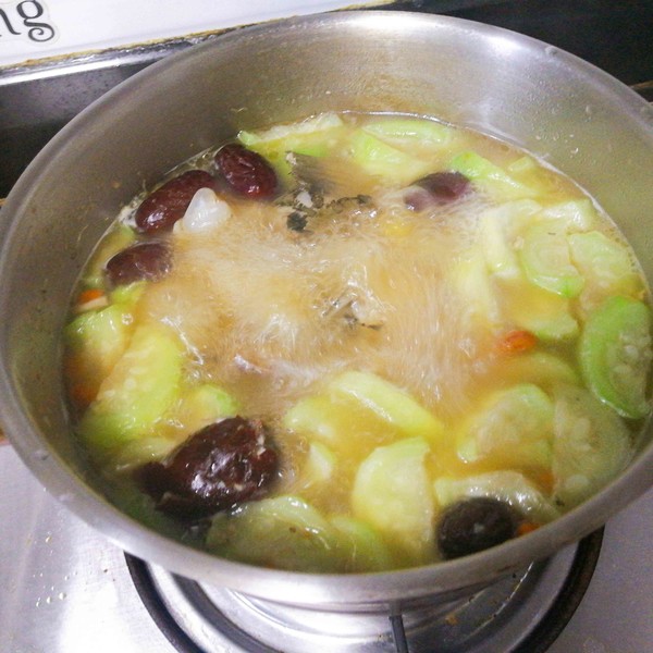 紅棗鯽魚湯的做法-家常味煮菜譜-易網健康養生網 紅棗鯽魚湯的做法-家常味煮菜譜