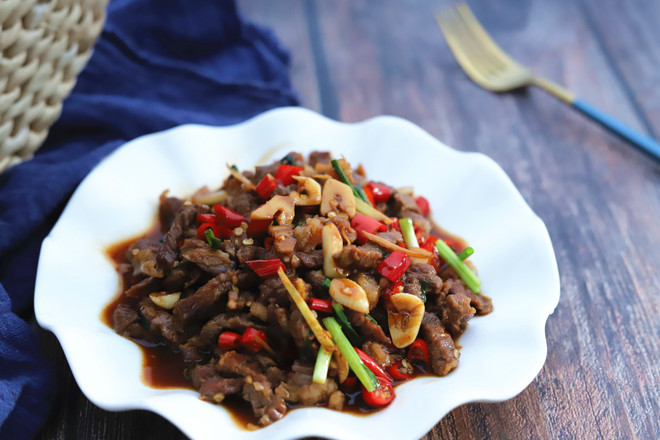 香辣小炒牛肉的做法-麻辣味炒菜譜