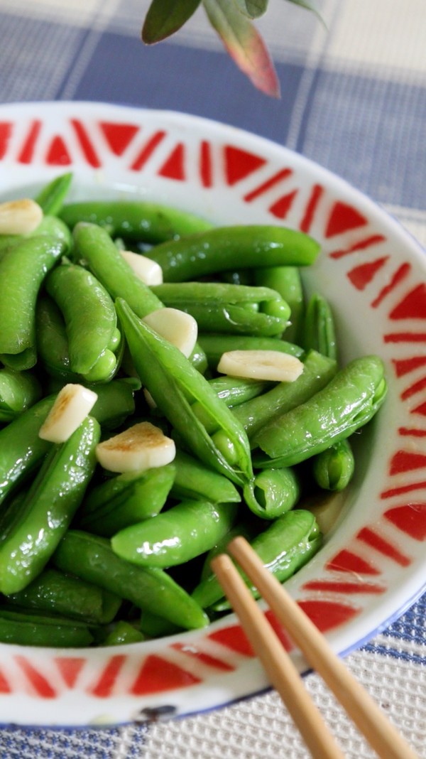 蒜香甜豆的做法-家常味炒菜譜-易網健康養生網 蒜香甜豆的做法-家常味炒菜譜