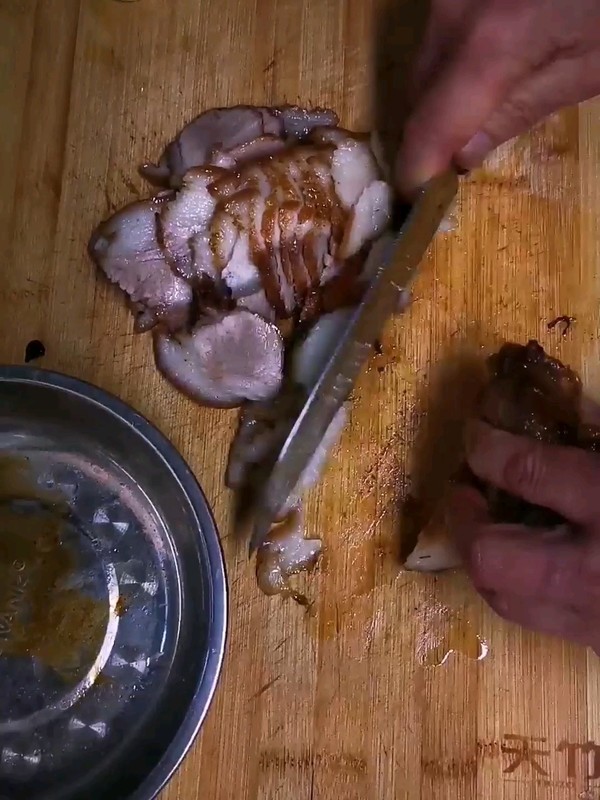 涼拌鹵豬肘的做法-麻辣味拌菜譜