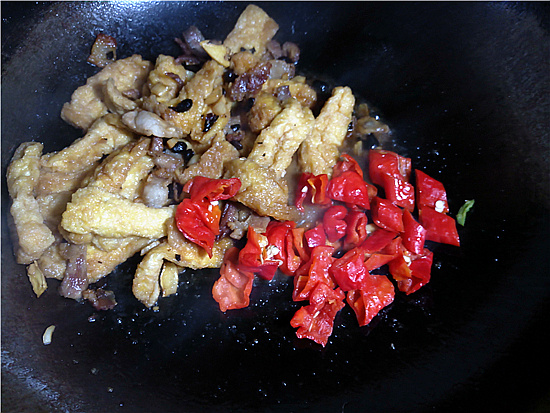 家鄉(xiāng)豆腐的做法-咸鮮味炒菜譜