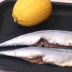 檸檬香煎秋刀魚(yú)的做法-咸鮮味煎菜譜