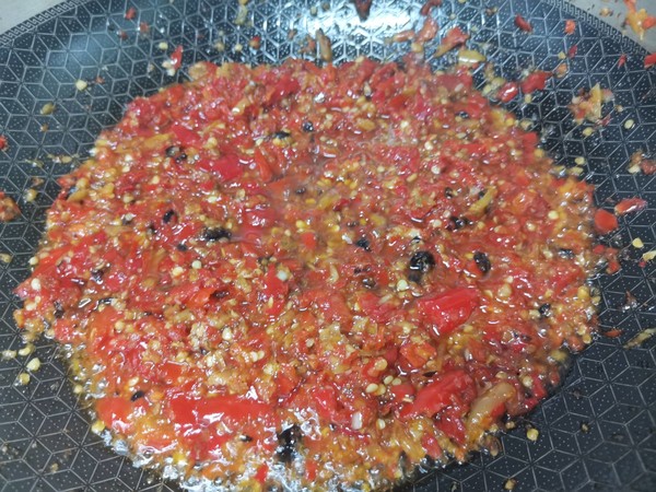 家常版剁椒魚頭的做法-香辣味蒸菜譜-易網(wǎng)健康養(yǎng)生網(wǎng) 家常版剁椒魚頭的做法-香辣味蒸菜譜