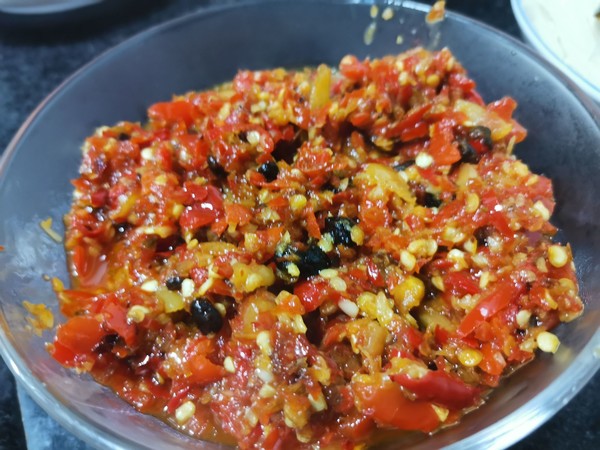 家常版剁椒魚頭的做法-香辣味蒸菜譜-易網(wǎng)健康養(yǎng)生網(wǎng) 家常版剁椒魚頭的做法-香辣味蒸菜譜