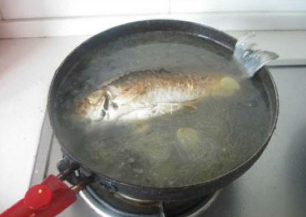 奶白鯽魚豆腐湯的做法-咸鮮味燉菜譜-易網(wǎng)健康養(yǎng)生網(wǎng) 奶白鯽魚豆腐湯的做法-咸鮮味燉菜譜