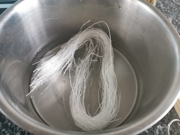 蒜蓉粉絲蒸娃娃菜的做法-蒜香味蒸菜譜-易網健康養生網 蒜蓉粉絲蒸娃娃菜的做法-蒜香味蒸菜譜