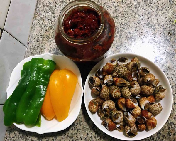 彩椒辣醬炒花螺的做法-香辣味炒菜譜-易網<a href=http://m.logojc.com/ target=_blank class=infotextkey>健康養生</a>網 彩椒辣醬炒花螺的做法-香辣味炒菜譜